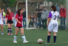 Primeros partidos en fútbol femenino y basquet