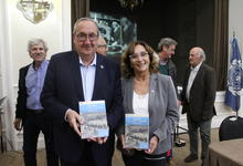 Instituciones recibieron ejemplares del libro De Aldea a Ciudad 1823-2023