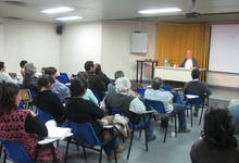 Docentes, becarios y estudiantes en jornada sobre rol de Universidades