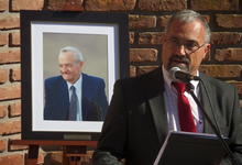 EMOTIVO HOMENAJE A GRATTON