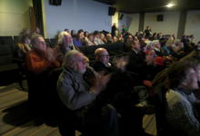 REALIZADORES, ACTORES Y UNIVERSITARIOS EN EL ESTRENO DE FABRICAS