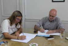 UNICEN firma convenio para becas, inclusión social y deportiva