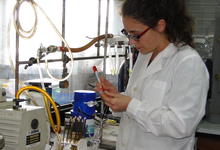 Una estudiante alemana en los laboratorios de la FIO