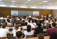 Ingresantes junto a familiares en el inicio del Ciclo Introductorio de Ingeniería