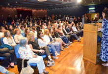 Colación de grados y entrega de diplomas en sede universitaria Quequén
