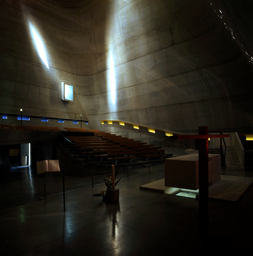 Aparición de proyecciones solares, uno romboidal y la otra elíptica. Iglesia de Saint-Pierre, Francia. Imagen © Henry Plummer 2011